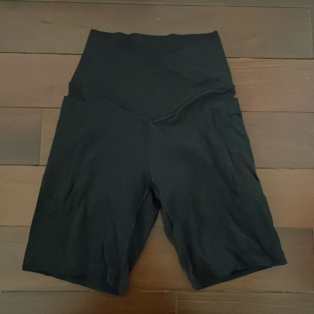 Aerie crossover biker shorts with pockets